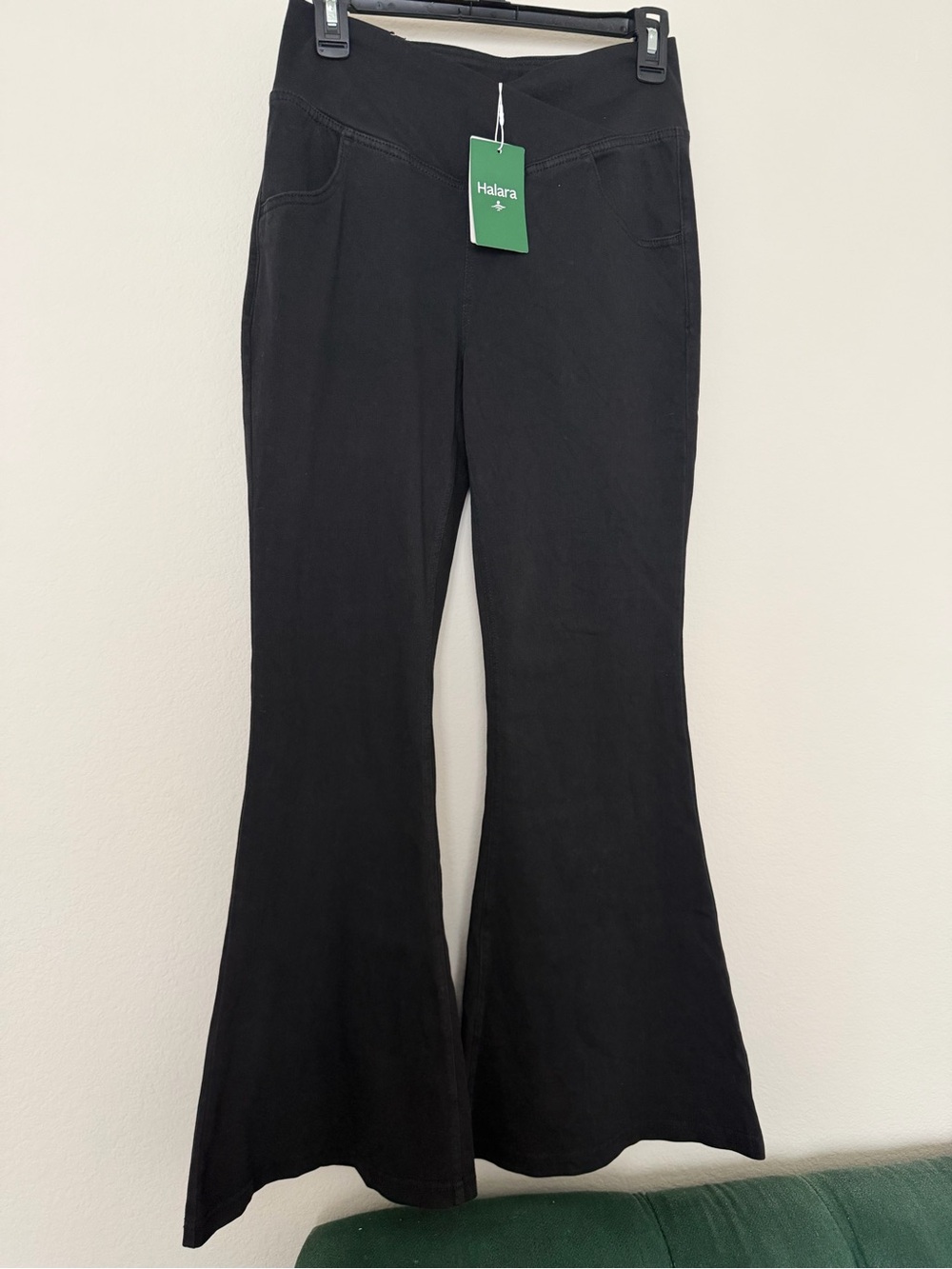 HALARA  M PETITE Black Flare Leggings